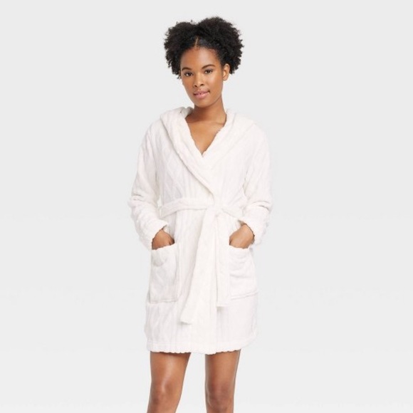 Colsie Intimates & Sleepwear Nwt Colsie Hooded Cable Knit Plush